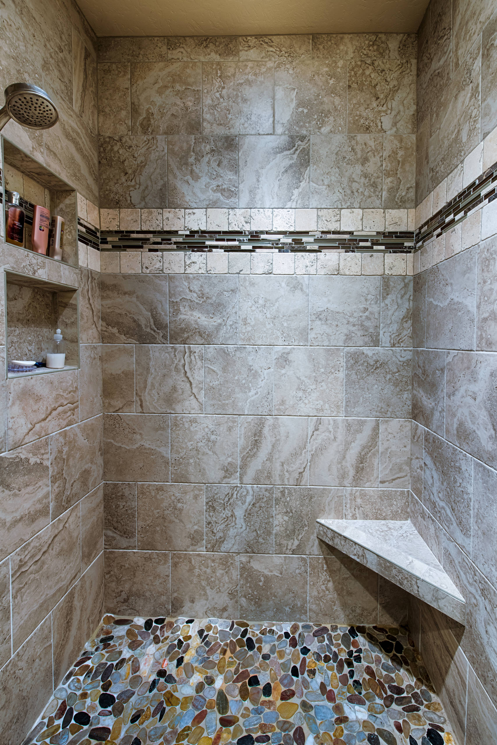 75 Beautiful Gray Travertine Tile Bathroom Pictures & Ideas - January, 2022 | Houzz