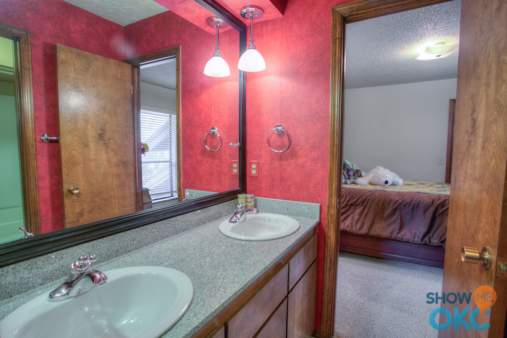 This is an example of a classic bathroom in Oklahoma City.