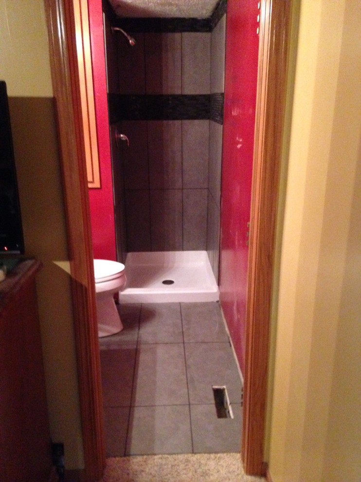 This is an example of a modern bathroom in Omaha.