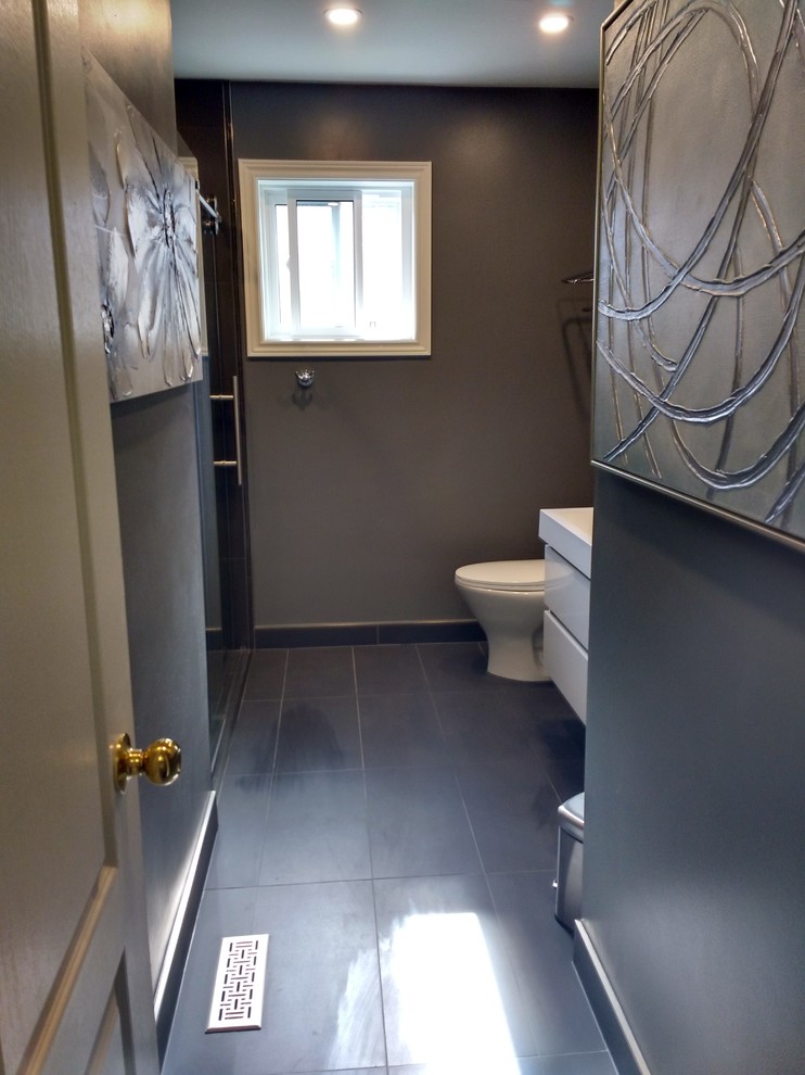 3 piece bathroom with curbless shower, sink and toilet - Modern ...