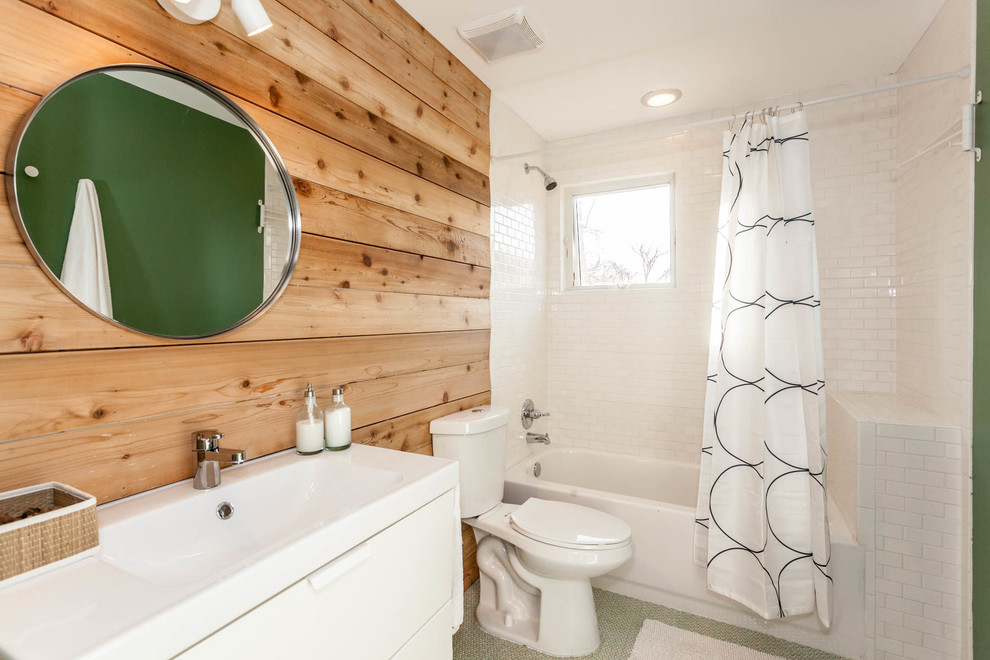 Example of an eclectic bathroom design in Austin