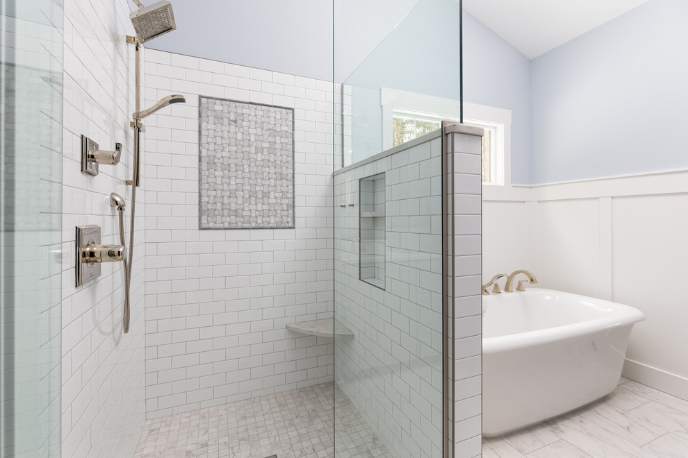 Inspiration för ett vintage badrum, med dusch med gångjärnsdörr