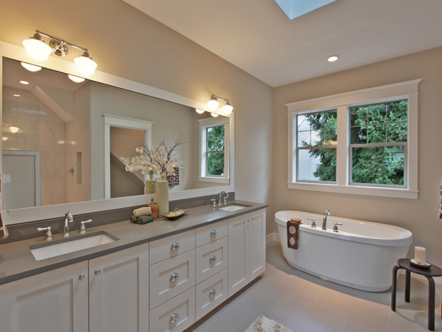 Inspiration for a classic bathroom in Portland.