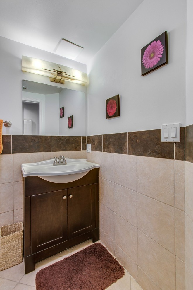 Bathroom - transitional bathroom idea in Chicago