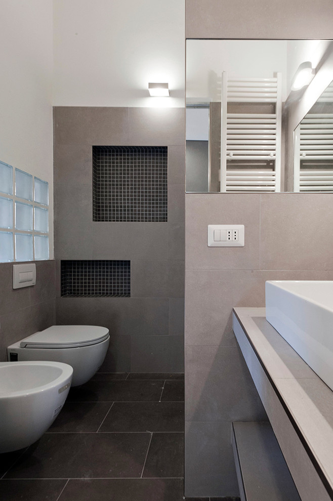 Bathroom - modern bathroom idea in Milan