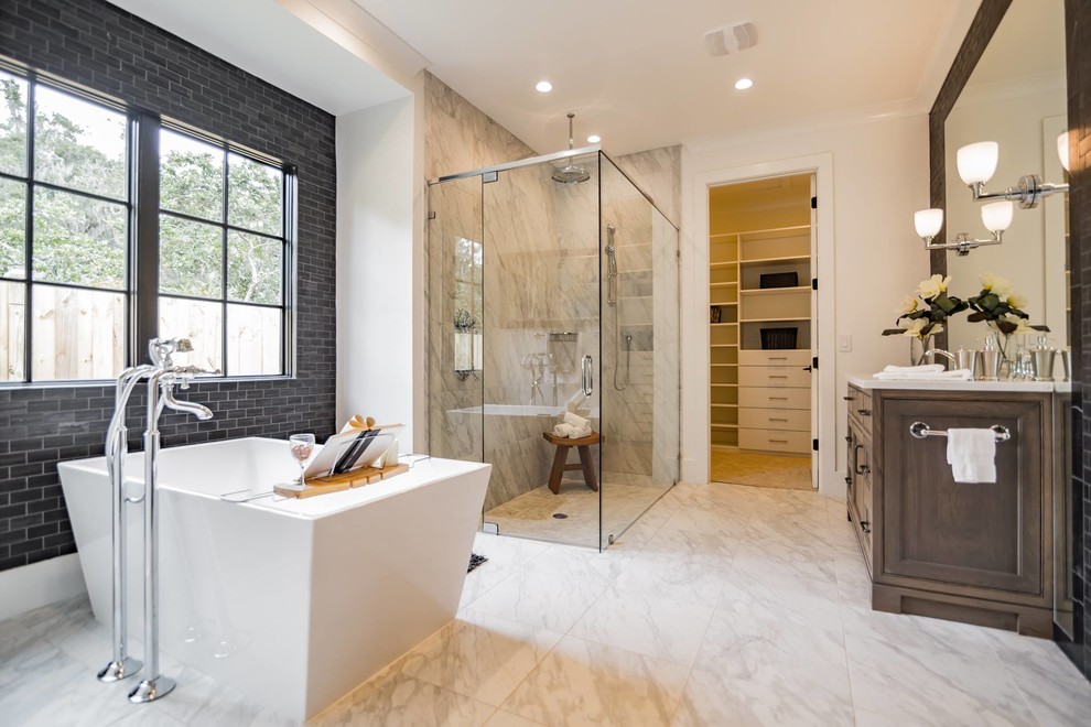 На фото: ванная комната в стиле неоклассика (современная классика) с коричневыми фасадами и душем с распашными дверями с