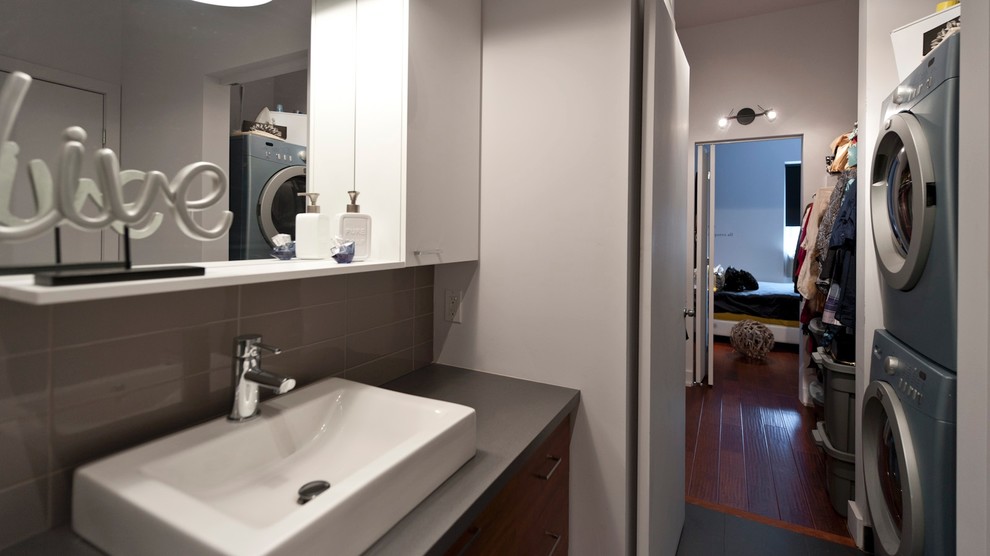Modernes Badezimmer in Montreal