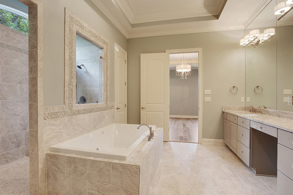 Cette photo montre une salle de bain principale chic avec un lavabo encastré, un placard à porte plane, des portes de placard grises, un plan de toilette en granite, une baignoire posée, une douche ouverte, un carrelage beige, des carreaux de céramique, un mur bleu et un sol en carrelage de céramique.