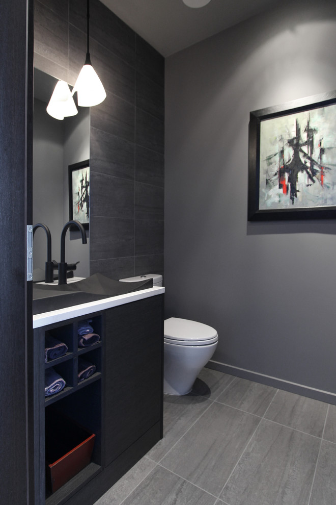 Immagine di una piccola stanza da bagno con doccia moderna con lavabo a bacinella