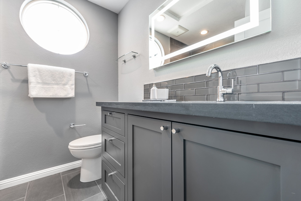 Inspiration for a classic ensuite bathroom in San Francisco with beaded cabinets and grey cabinets.