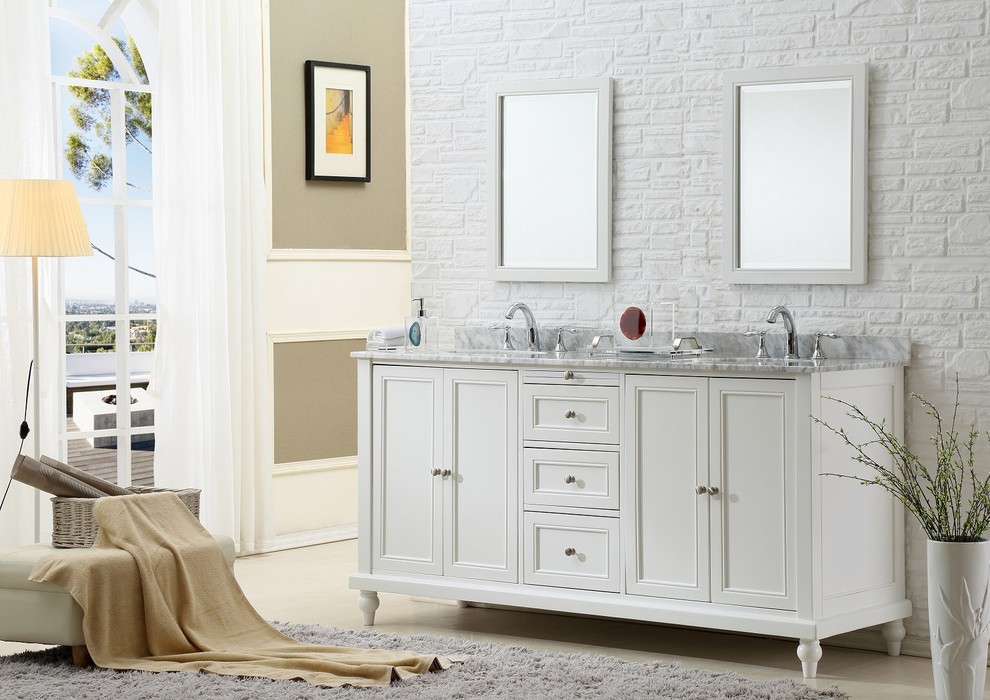 Foto de cuarto de baño tradicional renovado de tamaño medio con armarios tipo mueble, puertas de armario blancas, lavabo bajoencimera y encimera de mármol