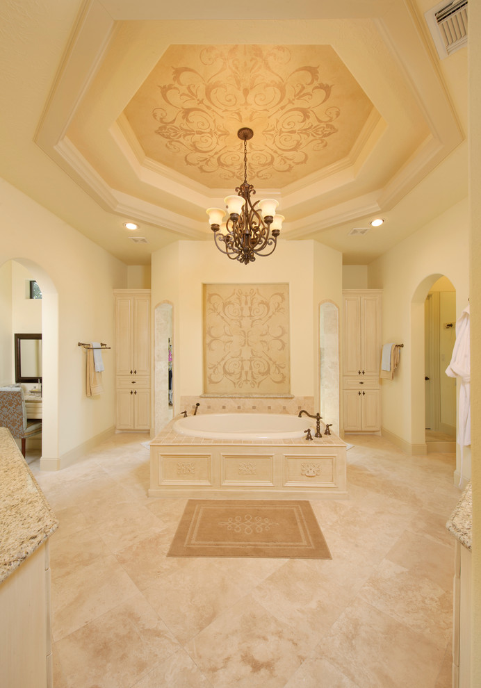 ヒューストンにあるトラディショナルスタイルのおしゃれな浴室 (御影石の洗面台) の写真