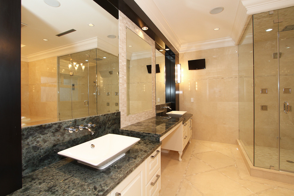 Foto de cuarto de baño principal clásico renovado grande