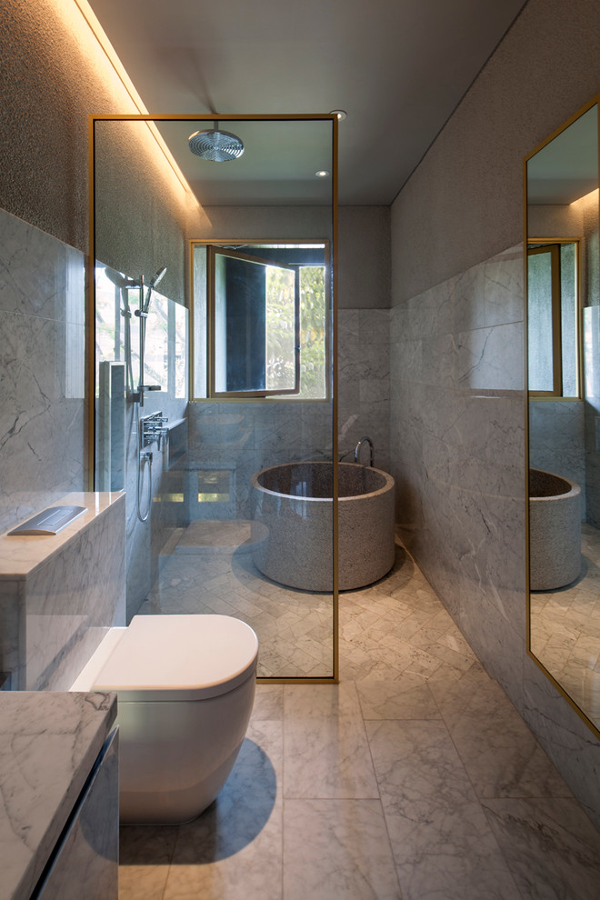 Design ideas for a modern bathroom in Singapore.