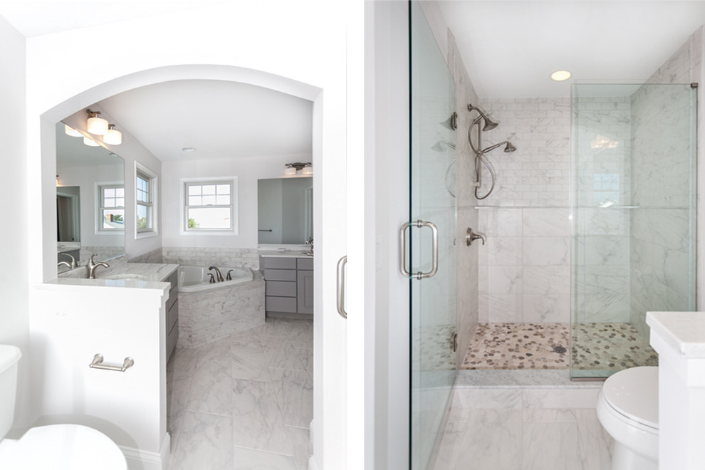 Inspiration för mellanstora klassiska en-suite badrum, med luckor med upphöjd panel, grå skåp, ett hörnbadkar, en dusch i en alkov, en toalettstol med separat cisternkåpa, vit kakel, vita väggar, klinkergolv i porslin, ett undermonterad handfat och marmorbänkskiva