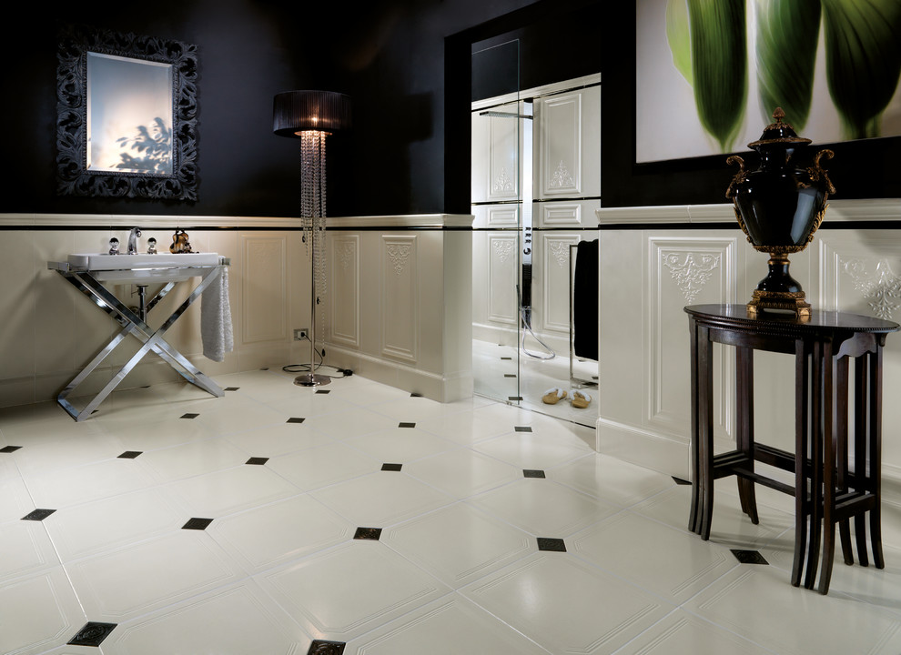 Ejemplo de cuarto de baño principal actual grande con lavabo tipo consola, baldosas y/o azulejos blancos, baldosas y/o azulejos de cerámica, paredes negras y suelo de baldosas de porcelana