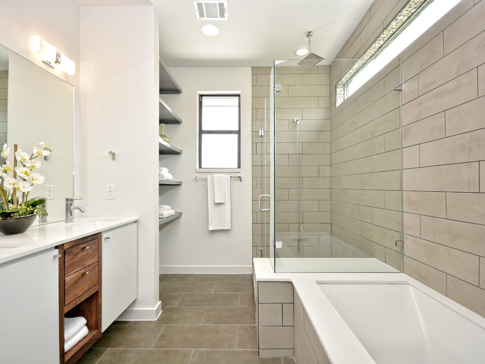 На фото: главная ванная комната среднего размера в современном стиле с накладной ванной, угловым душем и душем с распашными дверями с