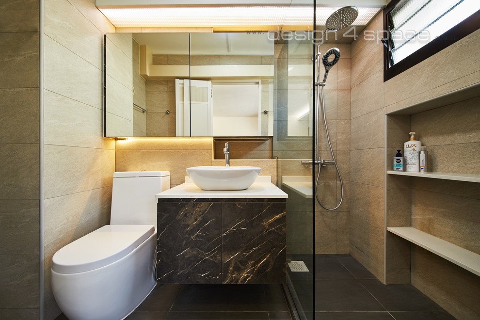 シンガポールにあるトロピカルスタイルのおしゃれな浴室の写真