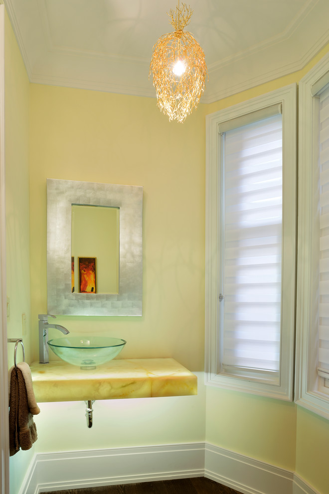 Foto de cuarto de baño rectangular minimalista con lavabo sobreencimera, encimera de ónix, paredes amarillas y encimeras amarillas
