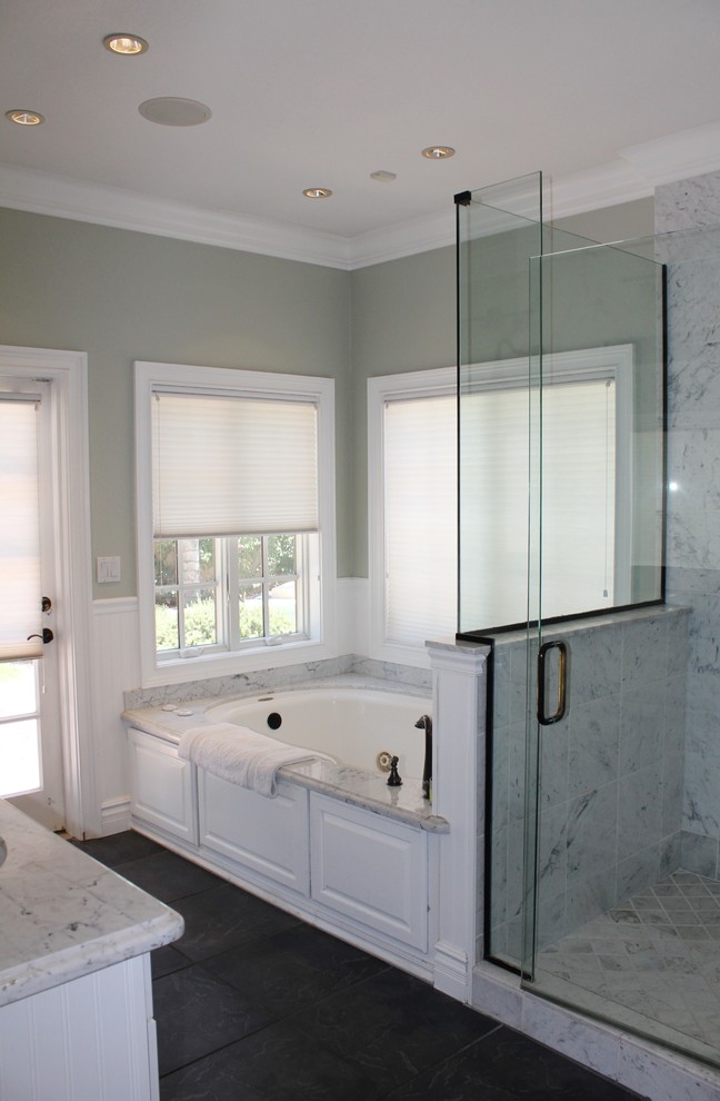 Example of a mid-sized classic master gray tile slate floor bathroom design in Phoenix with an undermount sink, shaker cabinets, white cabinets, marble countertops, a two-piece toilet and green walls
