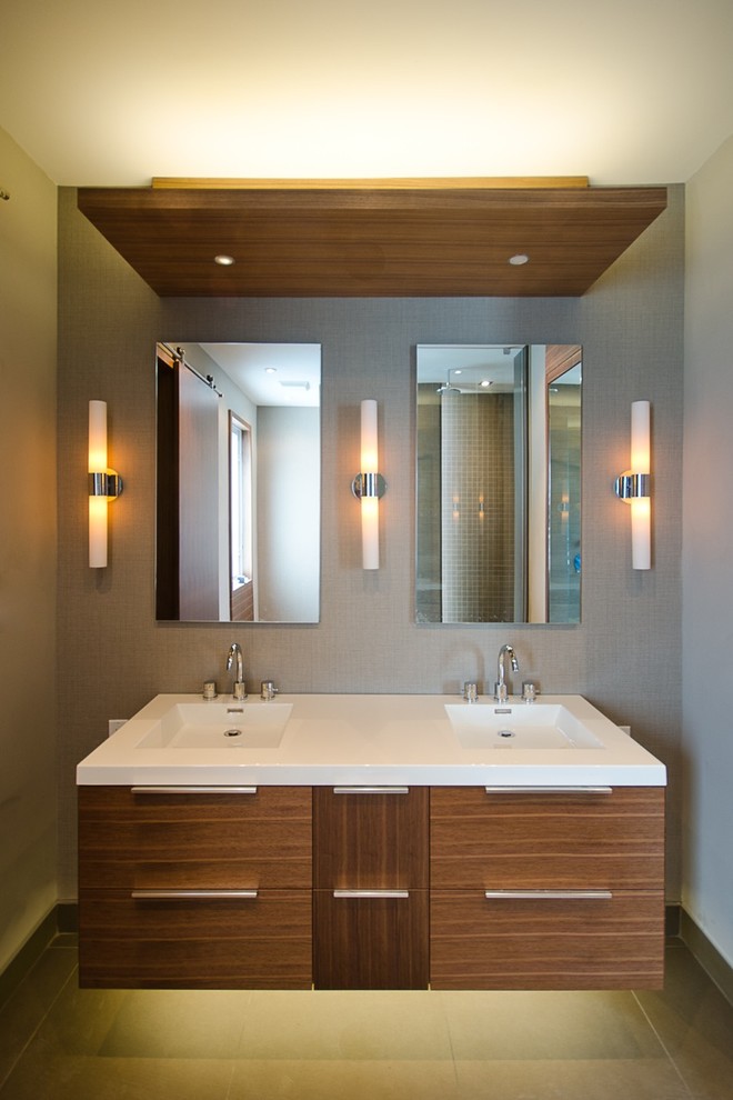 Стильный дизайн: главная ванная комната среднего размера в стиле неоклассика (современная классика) с фасадами цвета дерева среднего тона - последний тренд