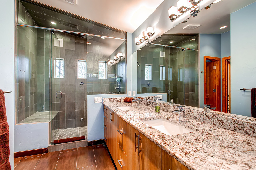 Bild på ett funkis badrum, med granitbänkskiva