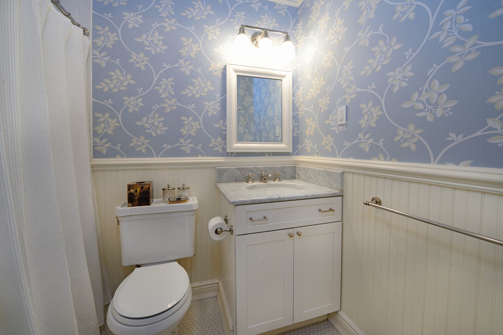 ニューヨークにあるヴィクトリアン調のおしゃれな浴室の写真