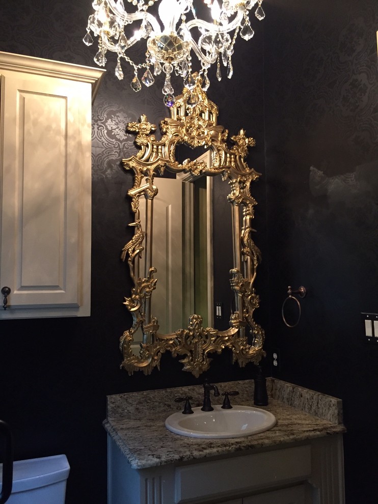 Esempio di una piccola stanza da bagno con doccia etnica con pareti nere, pavimento in travertino, ante con bugna sagomata, ante bianche, lavabo da incasso e top in granito