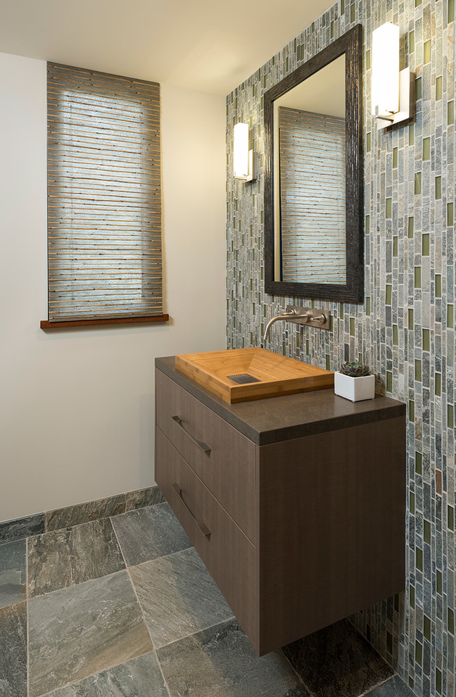 This is an example of a contemporary bathroom in San Diego.