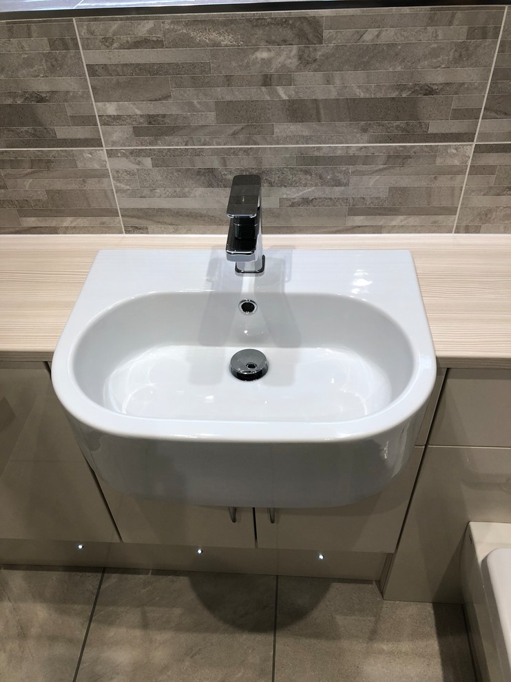 Bathroom - mid-sized contemporary bathroom idea in West Midlands