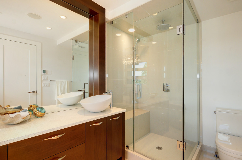 Contemporary bathroom in Calgary.