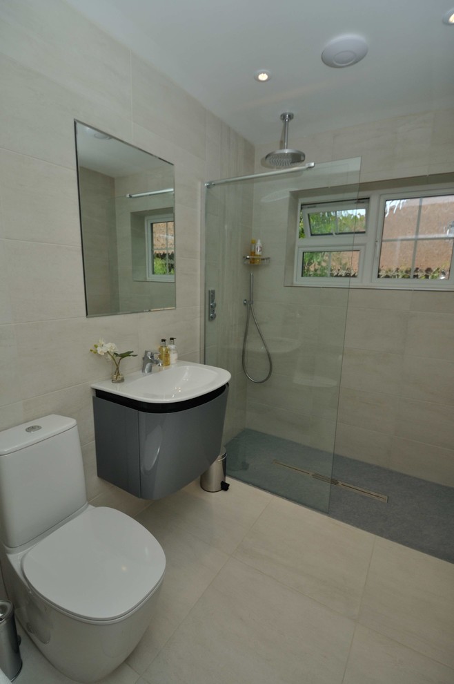 Bathroom - contemporary bathroom idea in Buckinghamshire