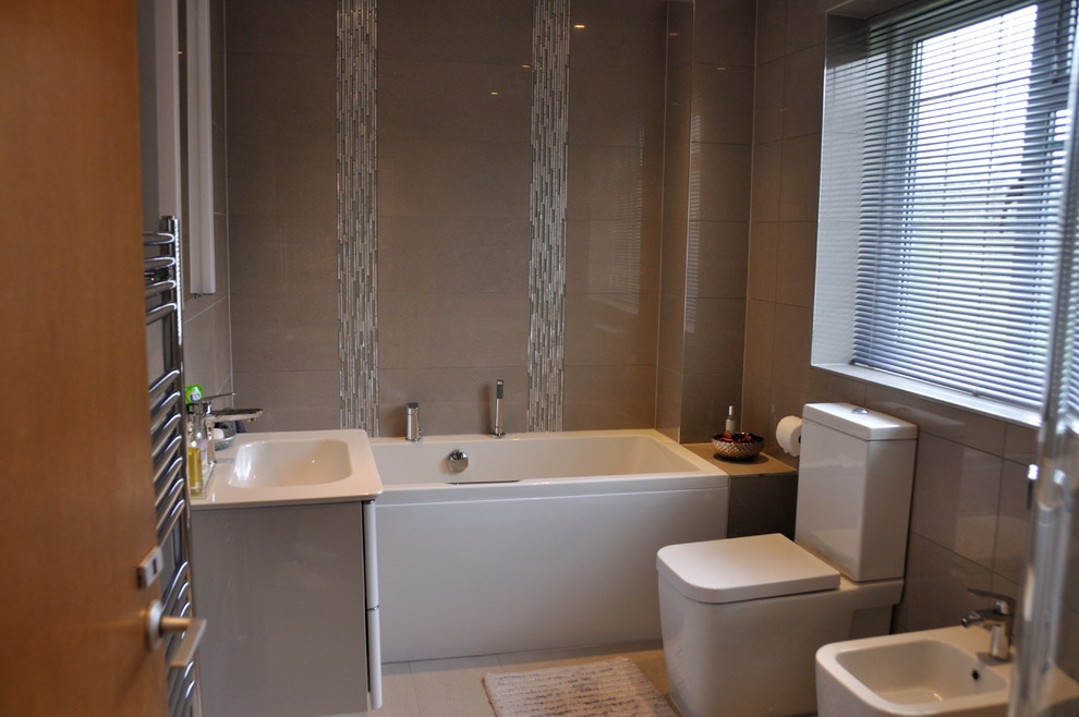A Julian Graham Bathroom Contemporary Bathroom Buckinghamshire by Julian Graham Kitchens