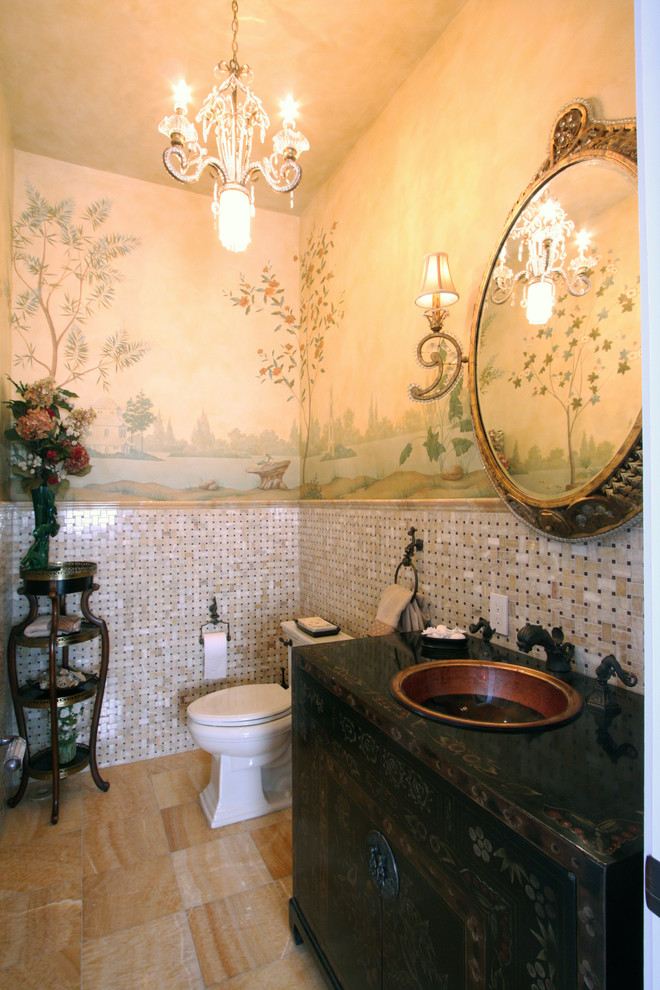 На фото: ванная комната среднего размера в восточном стиле с фасадами островного типа, темными деревянными фасадами, унитазом-моноблоком, бежевой плиткой, керамической плиткой, бежевыми стенами, полом из керамической плитки, душевой кабиной, накладной раковиной и коричневым полом