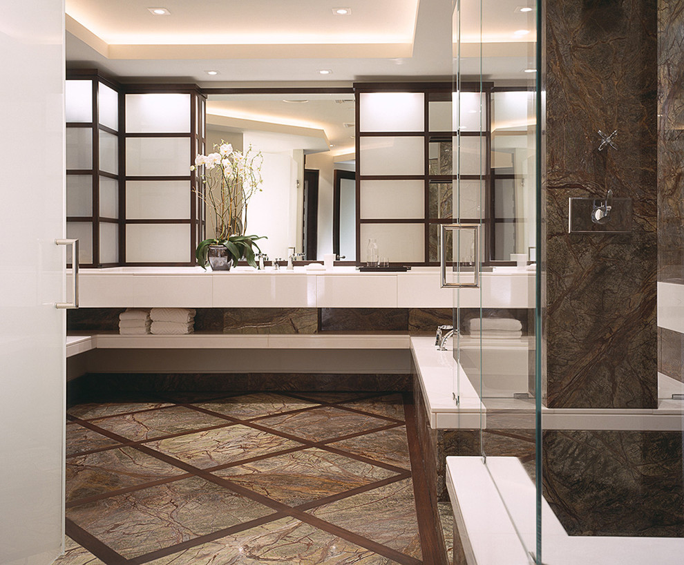 Exemple d'une grande salle de bain principale asiatique en bois clair avec un lavabo encastré, un plan de toilette en quartz, une douche d'angle, un carrelage blanc, des dalles de pierre, un mur blanc, un sol en marbre, un placard à porte plane et une baignoire encastrée.