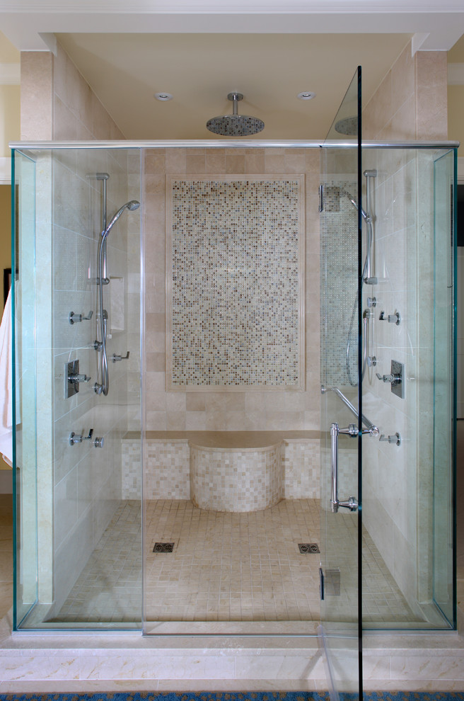Idéer för ett modernt badrum, med mosaik