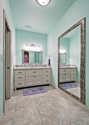 Exempel på ett klassiskt en-suite badrum, med keramikplattor, klinkergolv i keramik och granitbänkskiva