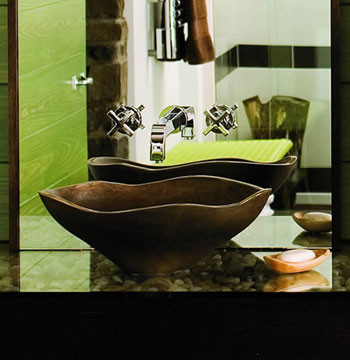 Ispirazione per una stanza da bagno padronale design di medie dimensioni con ante con riquadro incassato, ante bianche, piastrelle marroni e top in vetro