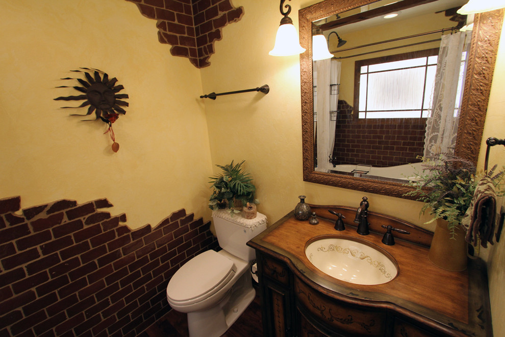 デンバーにある地中海スタイルのおしゃれな浴室の写真