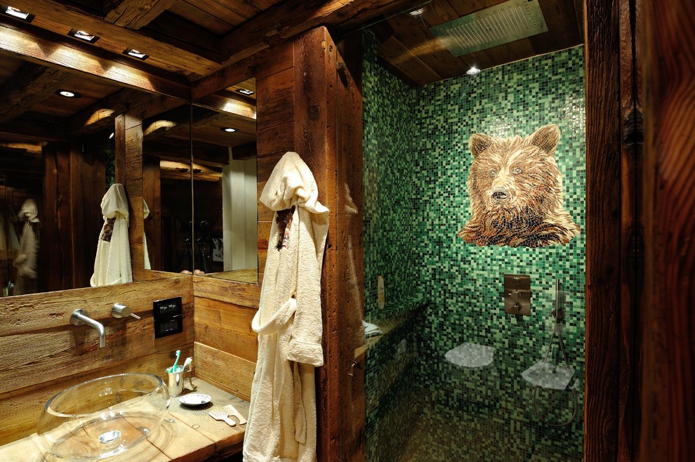 На фото: ванная комната в стиле рустика с плиткой мозаикой и зеленой плиткой
