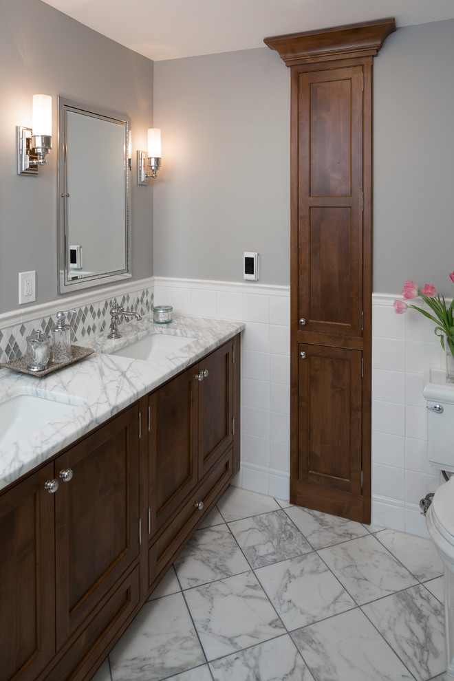 Design ideas for a small classic ensuite bathroom in Philadelphia with beaded cabinets.