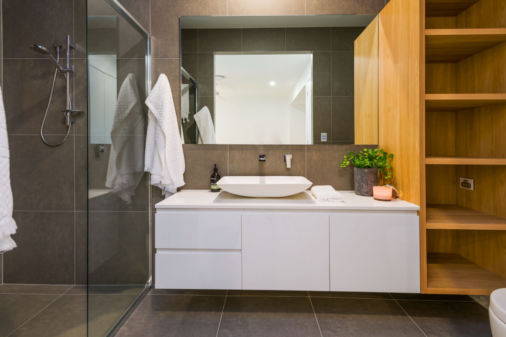 Large contemporary ensuite bathroom in Gold Coast - Tweed with beaded cabinets, white cabinets, a double shower, grey tiles, porcelain tiles, engineered stone worktops, white worktops, a single sink and a floating vanity unit.