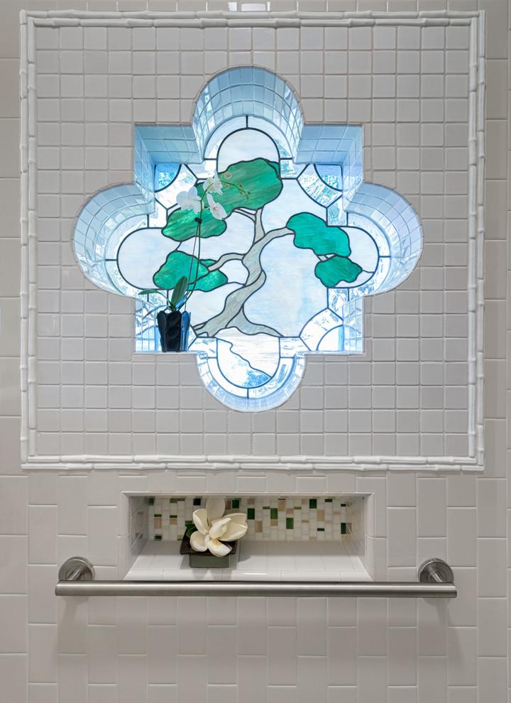 Modelo de cuarto de baño principal asiático de tamaño medio sin sin inodoro con baldosas y/o azulejos beige y baldosas y/o azulejos de cerámica