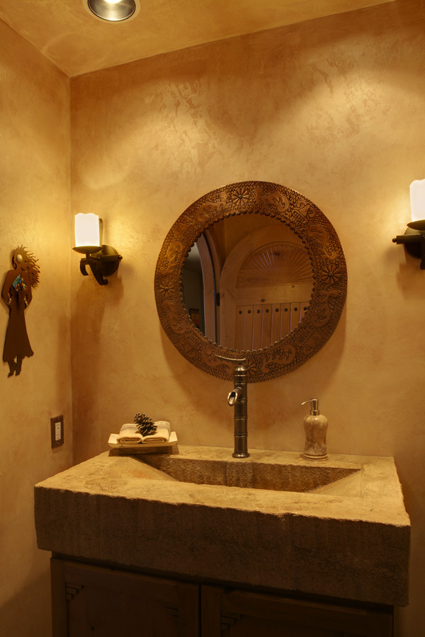 На фото: ванная комната среднего размера в стиле рустика с фасадами с утопленной филенкой, фасадами цвета дерева среднего тона, бежевыми стенами, душевой кабиной, монолитной раковиной и столешницей из искусственного камня с