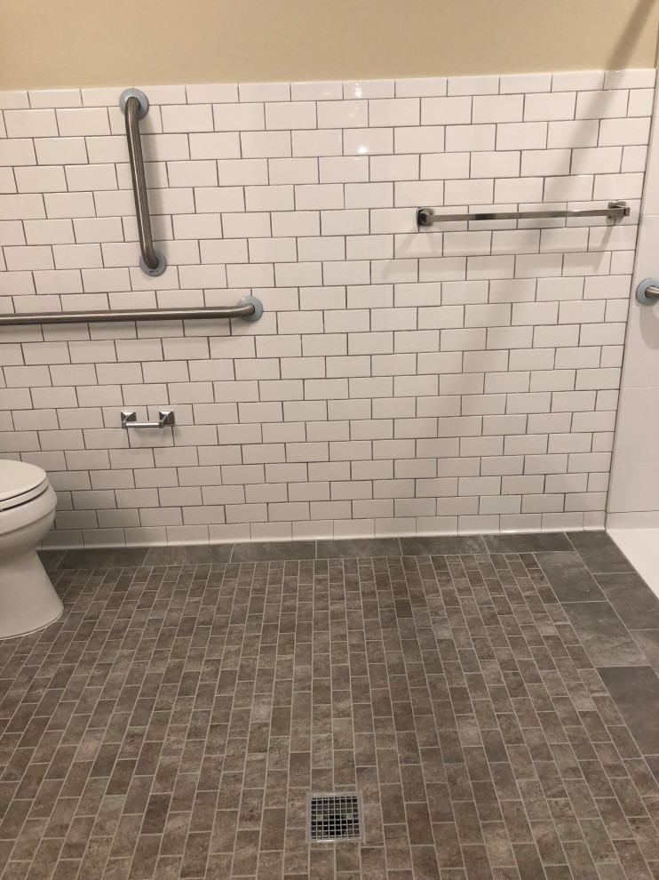 Photo of a modern bathroom in New York.