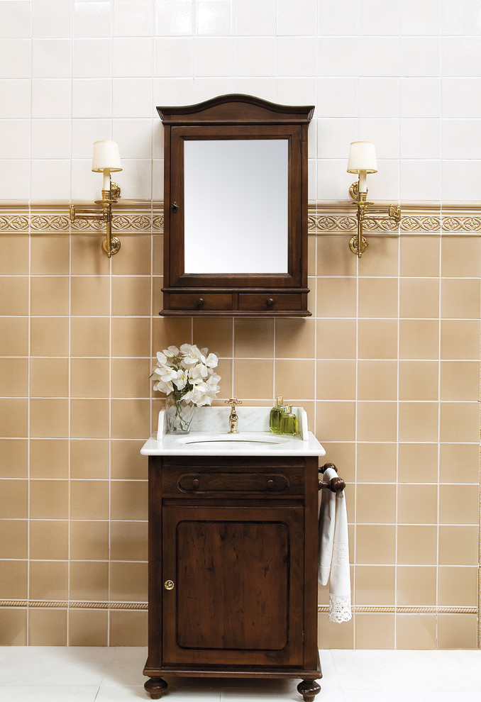 Inspiration för ett litet vintage badrum med dusch, med ett undermonterad handfat, möbel-liknande, skåp i mörkt trä, marmorbänkskiva, beige kakel, keramikplattor och marmorgolv