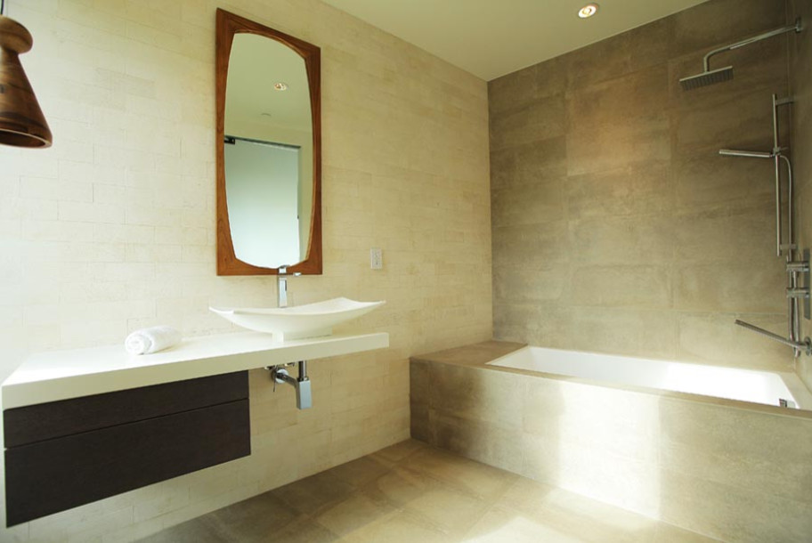 Ispirazione per una piccola stanza da bagno padronale contemporanea con lavabo a bacinella, ante lisce, ante marroni, piastrelle beige, pareti beige, top in superficie solida, pavimento grigio e top bianco