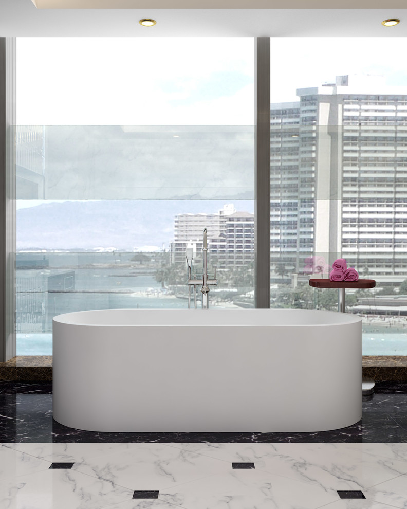 Esempio di una grande stanza da bagno padronale design con vasca freestanding e pavimento multicolore