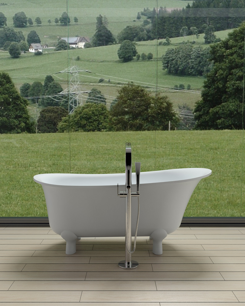 Imagen de cuarto de baño principal clásico de tamaño medio con bañera exenta y suelo beige