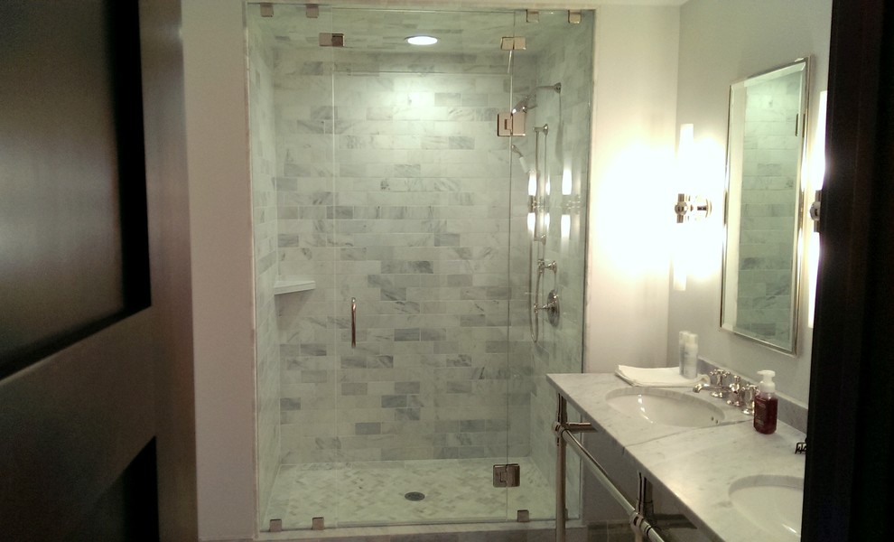 Источник вдохновения для домашнего уюта: большая ванная комната в современном стиле с душем в нише и душевой кабиной